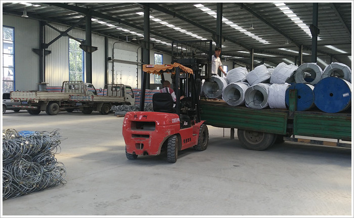 防護(hù)網(wǎng)生產(chǎn)車(chē)間