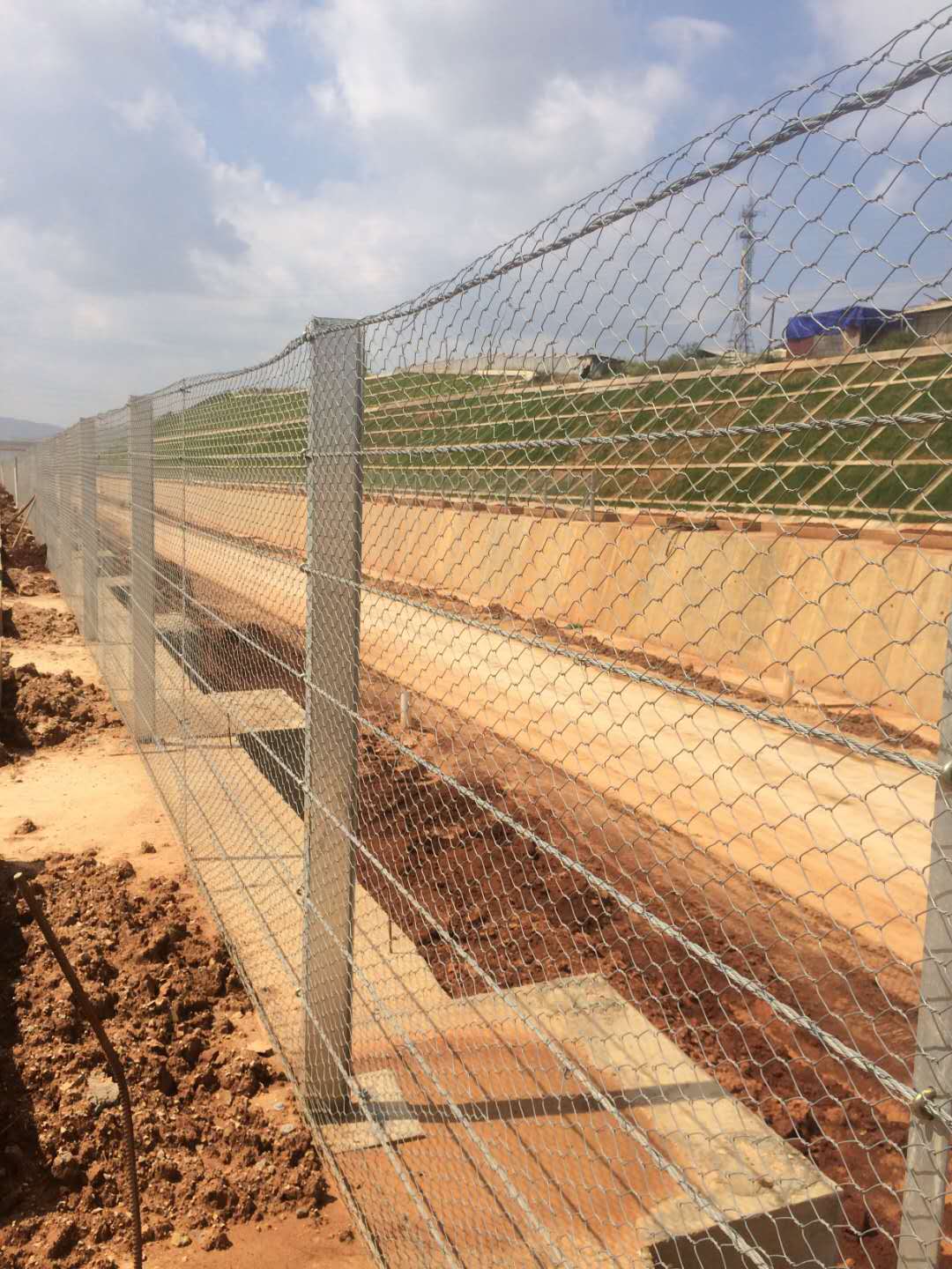 高鐵鋼性防護(hù)網(wǎng)