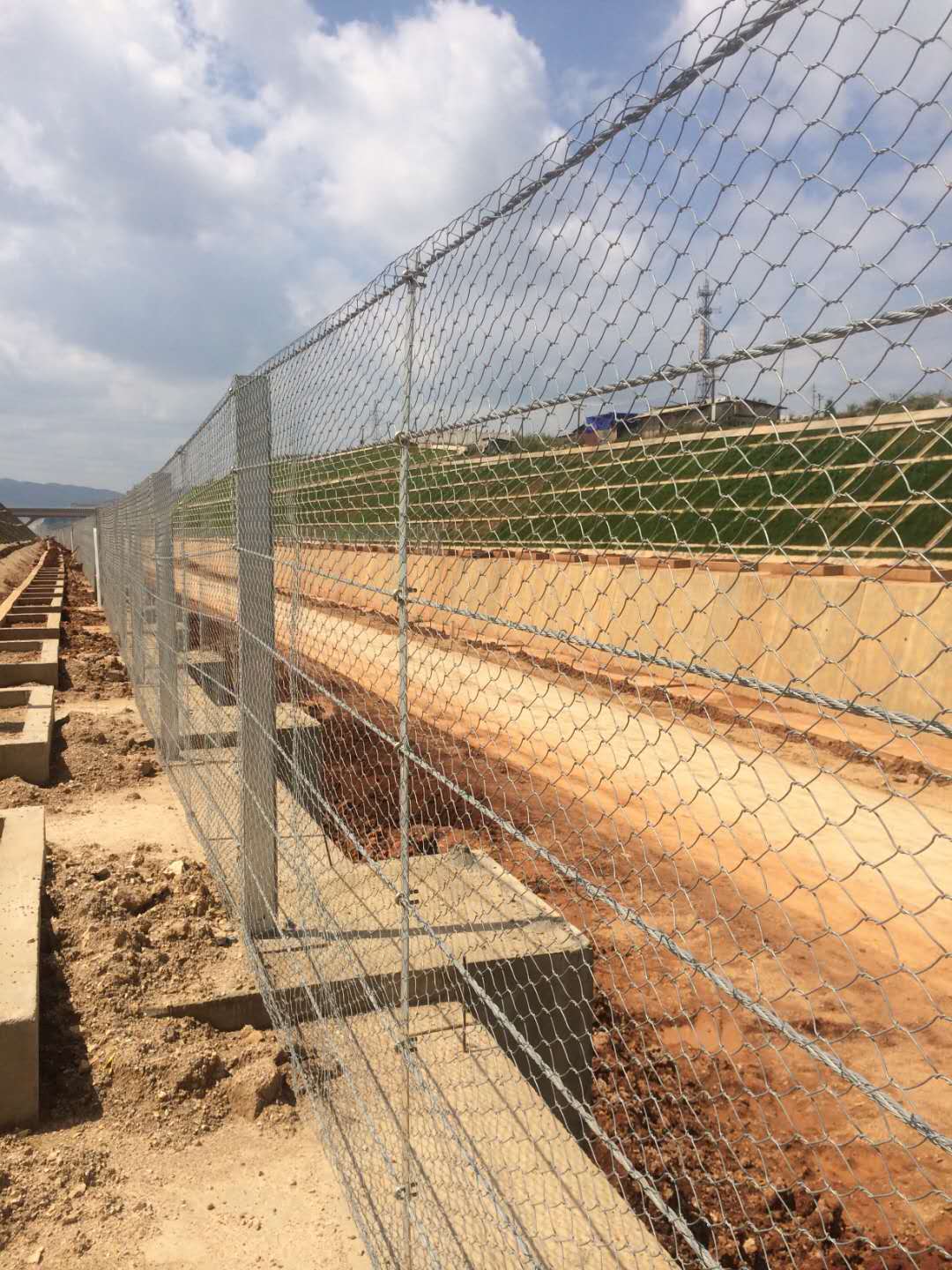 高鐵鋼性防護(hù)網(wǎng)